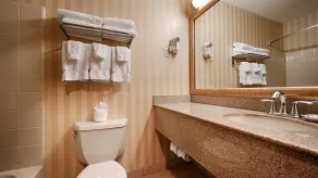 Best Western Plus Landmark Inn - Chambre