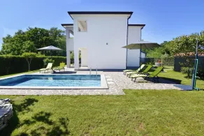 Relaxing holiday home with shared pool - Basseng