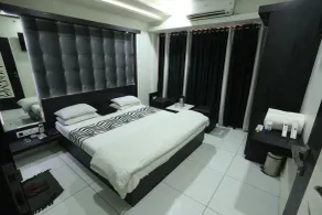 Hotel Paramount Inn - Room