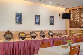 Nhi Phi Hotel - Restaurant