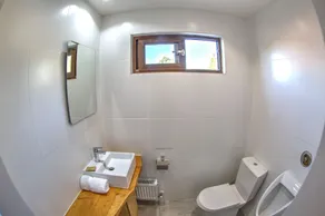 Ruka Lobos - Bathroom