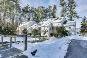 All-season Lake Wallenpaupack Condo w/ Views - Intérieur