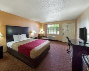 Econo Lodge Inn & Suites San Antonio near Frost Bank Center - Rom