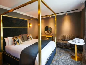 The Royal Toby Hotel - Room