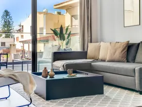 Sanders Crystal 1 Precious 3 Bdr Apt With Shared Pool - Vardagsrum