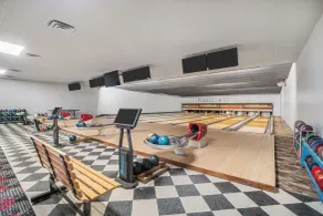 Expansive Lewiston Lodge w/ Private Bowling Alley! - Interiør