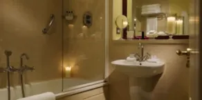 Brook Lane Hotel - Baño