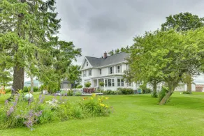 Fire Pits, Views & Yard: Luxe Mt Horeb Getaway! - Interiör