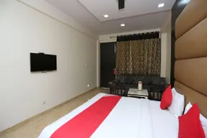 OYO 27864 Hotel Samrat - Chambre
