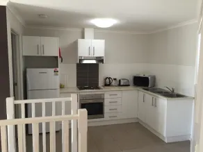 Inverloch Cabins & Apartments - Private kitchen