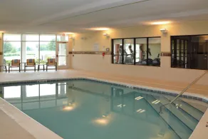 Courtyard by Marriott Youngstown Canfield - Piscine
