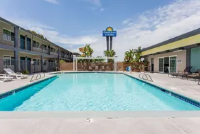 Days Inn by Wyndham San Diego-East/El Cajon - Piscine