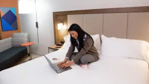 Holiday Inn Express & Suites - Kokomo South by IHG - Room