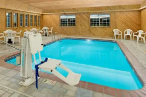 Super 8 by Wyndham Clarinda - Pool
