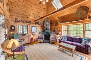 Lakefront Adirondacks Home: Lake George Oasis! - Innvendig