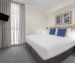 Oaks Brisbane Festival Suites - Room