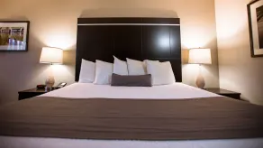 Ten Pin Inn & Suites - Chambre