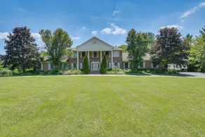 6 Shared Acres, Pool Table: Barrington Hills Apt! - Interior