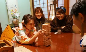 Japanese Guesthouse Kinosaki Wakayo (Female Only) - Sitzecke in der Lobby