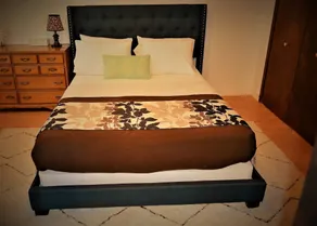 Urbana Charming & Bright 2-Bedroom, 1.5-Bath Apartment in Central Grand Forks - Zimmer
