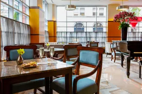 Hotel Giraffe - Hall