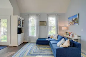 Waterfront Cottage in Summer Village w/ Grill - Innvendig