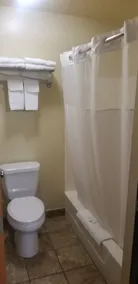 Quality Inn Chesterton near Indiana Dunes National Park I-94 - Salle de bain