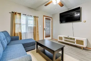 11 Mi to Niagara Falls: North Tonawanda Apartment - Innenbereich