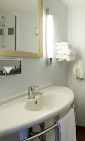 ibis Styles Louvain-la-Neuve Hotel and Events - Bathroom