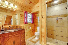 Hike, Fish & Golf: Burnsville Retreat w/ Deck! - Innvendig