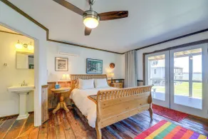 Riverfront Haven: Converted Barn w/ Deck in Aurora - Interiør