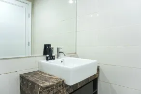 Luxurious 2BR Apartment at Casa Grande Residence By Travelio - Badeværelse
