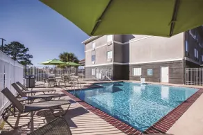 La Quinta by Wyndham Walker - Denham Springs - Piscine