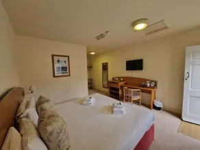The Cherry Tree - Room