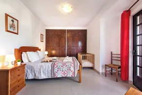 Moradia espaçosa, próxima das comodidades, piscina privada, A/C e Wifi gratuitos - Quarto