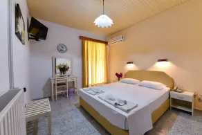 Ionis Hotel - Room
