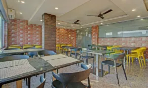 Treebo Golden Heights - Restaurant