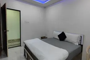 Fabhotel The Royal Inn - Room