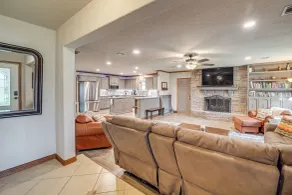 Tulsa Area Home w/ Sunroom: Near Parks & River! - Interiør