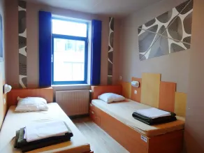 Sleep Well Youth Hostel - Room