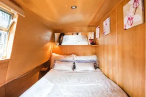 The Four Sisters Boatel - Room