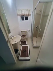 Comfy Guest Rooms - Bathroom