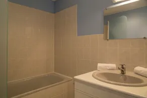 Brit Hotel Chinon le Lion d'Or  - Salle de bain