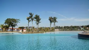 Ramada by Wyndham Furnaspark - Pool