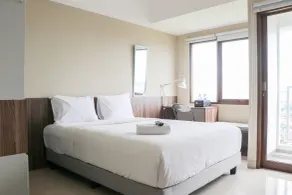 Modern Look and Homey Studio Apartment Gateway Park LRT City Jatibening By Travelio - Zimmer