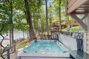 2 BR Lakefront House w/ Hot Tub in ADK Park - Interiör