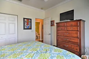 Walk to Shore: Holmes Beach Home w/ Pool & Hot Tub - Innenbereich
