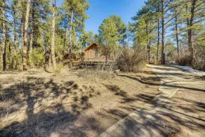 5 Mi to Castlewood Canyon: 'grandma's House' - Interior