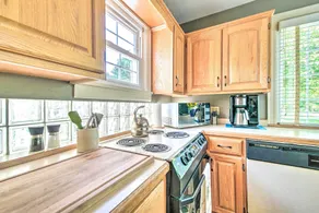 Idyllic Springfield Haven w/ Screened Porch! - Interior