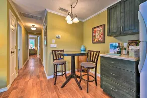 Bright Coastal Condo: Walk to Lido Key Beach! - Interni